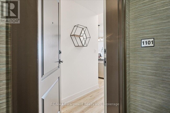 Photo du bâtiment - 450 Dundas St E