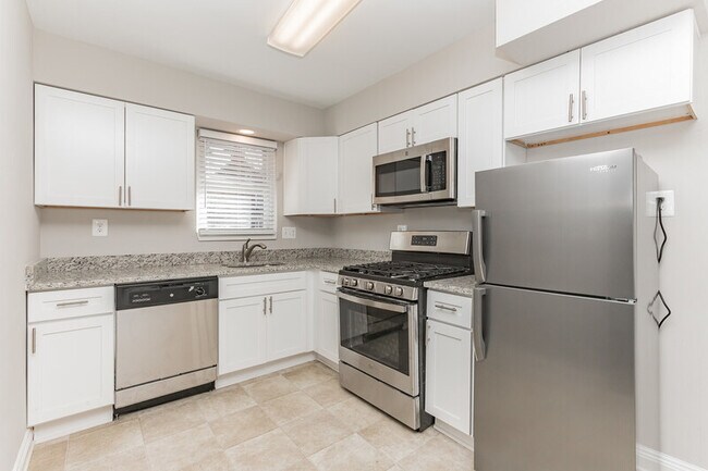 Foto del edificio - 2524 Branch Ave SE