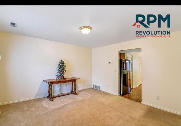 Building Photo - "Charming 2-Bed Home with Modern Comforts ...