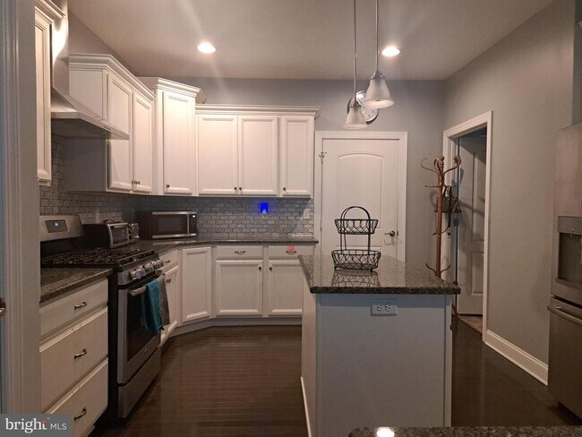 Foto del edificio - 18161 Emerson Way