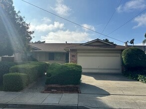 Building Photo - 715 Caliente Ave