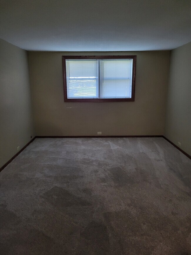 Living - 3485 Lester Ave