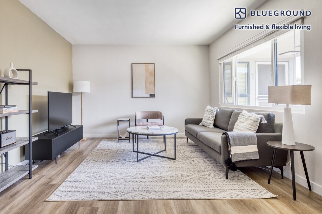 Foto principal - 2120 Manhattan Beach Blvd