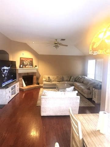 Foto del edificio - 2311 Richmond Cir