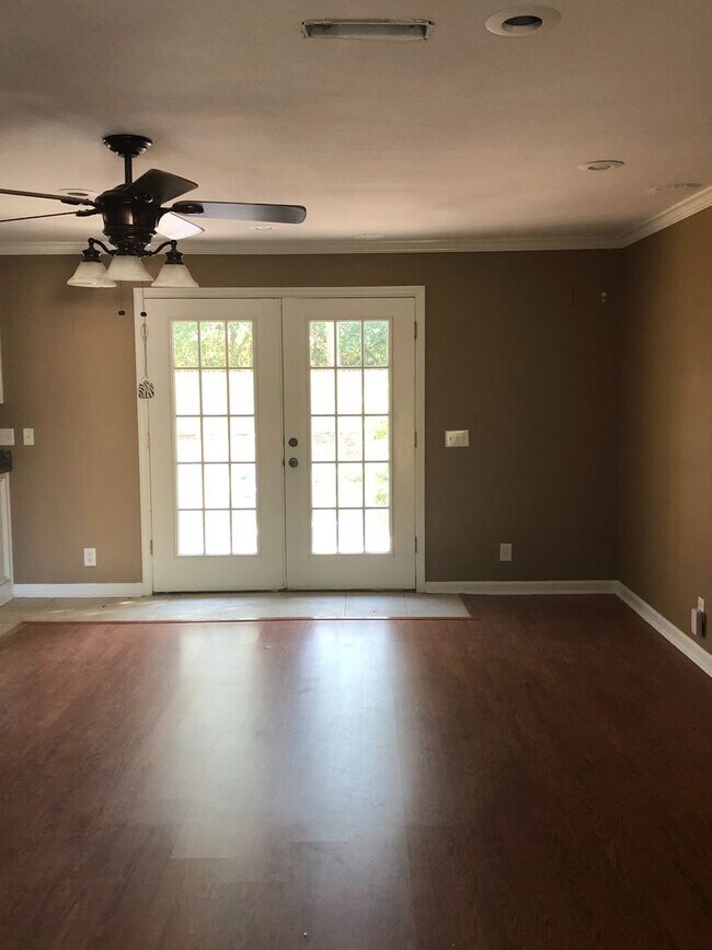 Building Photo - Martin Heights Subdivision -