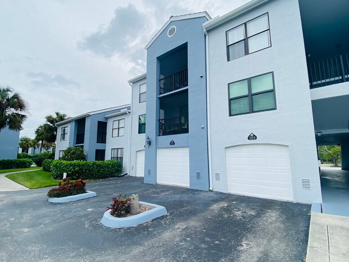 13535 Eagle Ridge Dr Unit 721, Fort Myers, FL 33912 Condo for Rent in