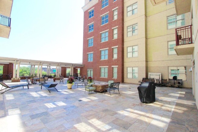 Foto del edificio - Awesome 3 Bedroom 3.5 Bath Condo in Excell...