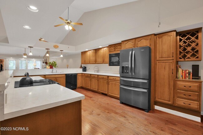 Building Photo - 203 Cove Ct