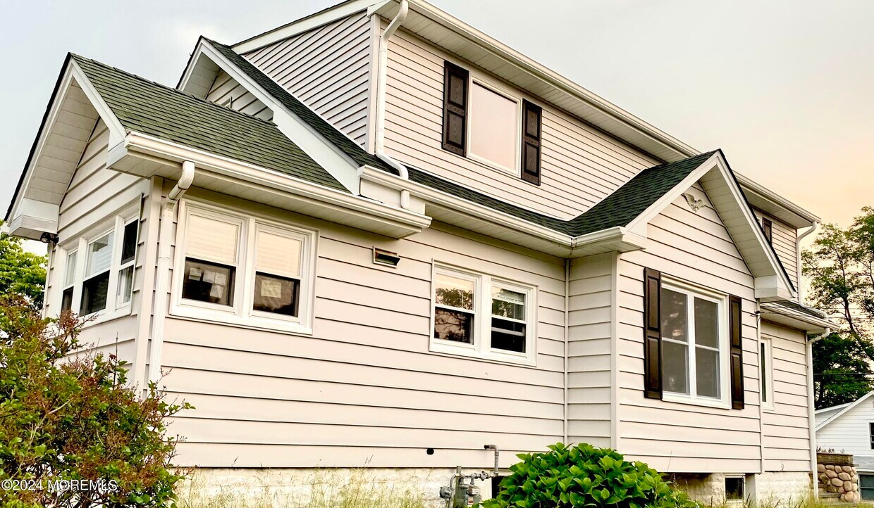 Primary Photo - 1423 Sommers St