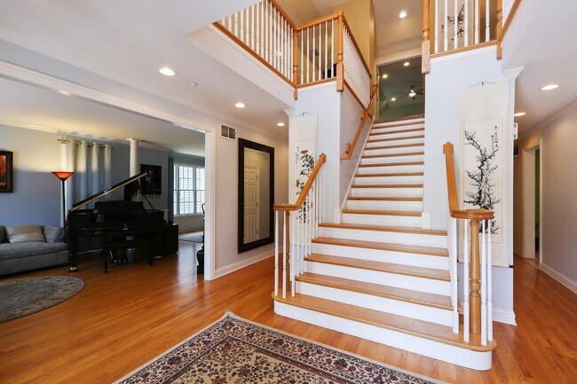 Building Photo - 328 55th St