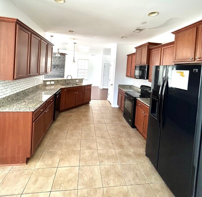 Foto del edificio - 193 Old Pond Cir