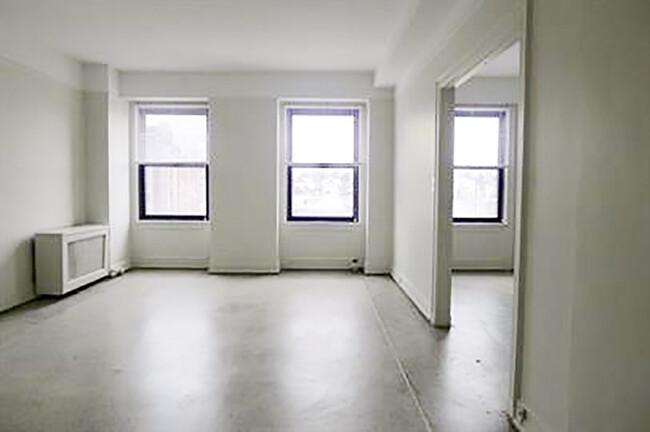 Building Photo - 1302 E Jefferson Ave