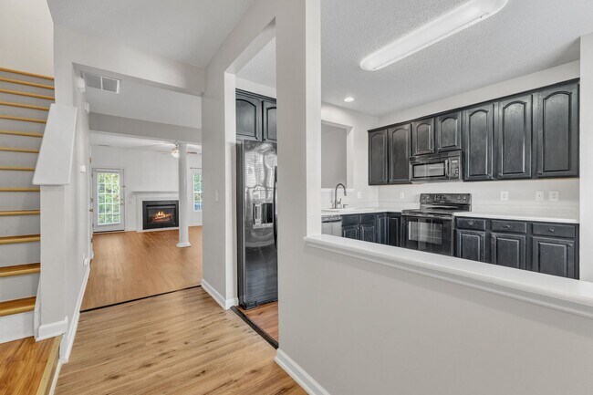 Foto del edificio - 3 Bedroom Brick Front Carraige Downs Townhome In Desirable Apex