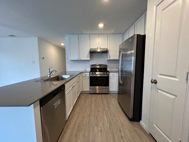 Foto del edificio - NEWER 4BDRM HOME IN LONDON ISD!