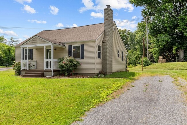 Photo - Newly Renovated Alcoa Cottage!! House