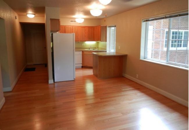 Foto del edificio - $1,350 | 2 Bedroom, 1 Bathroom Condo | No ...