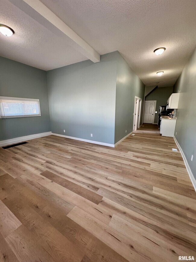 Foto del edificio - 627 N Division St