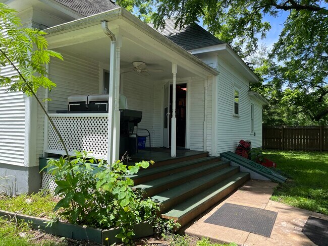 Building Photo - 139 E Miller Rd