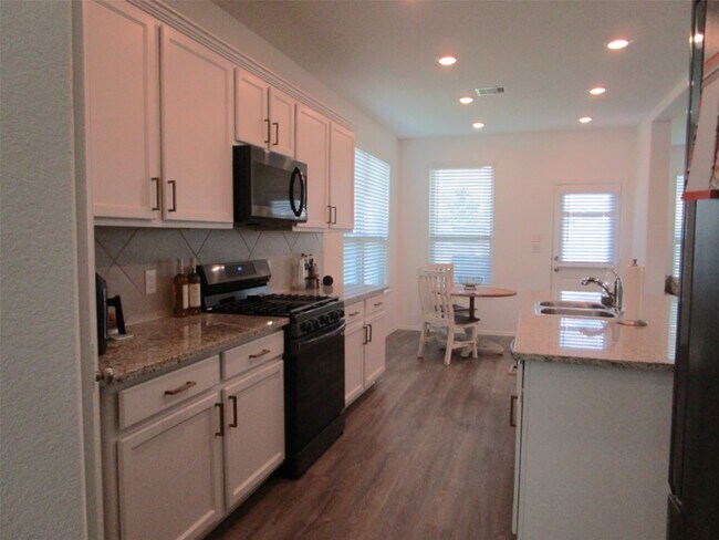 Foto del edificio - 9323 Darby Knoll Wy