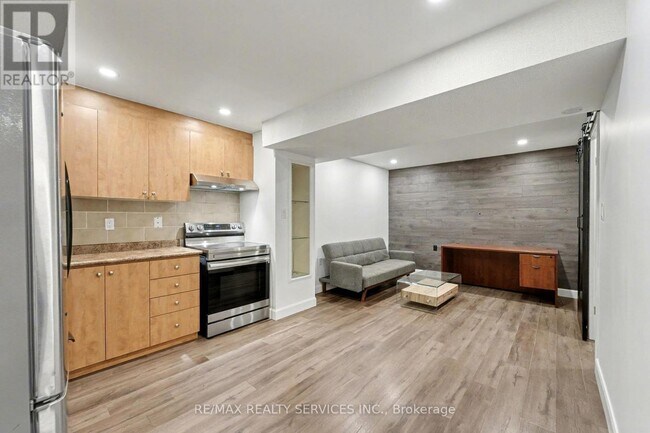 Photo du bâtiment - 1032 Blueheron Blvd