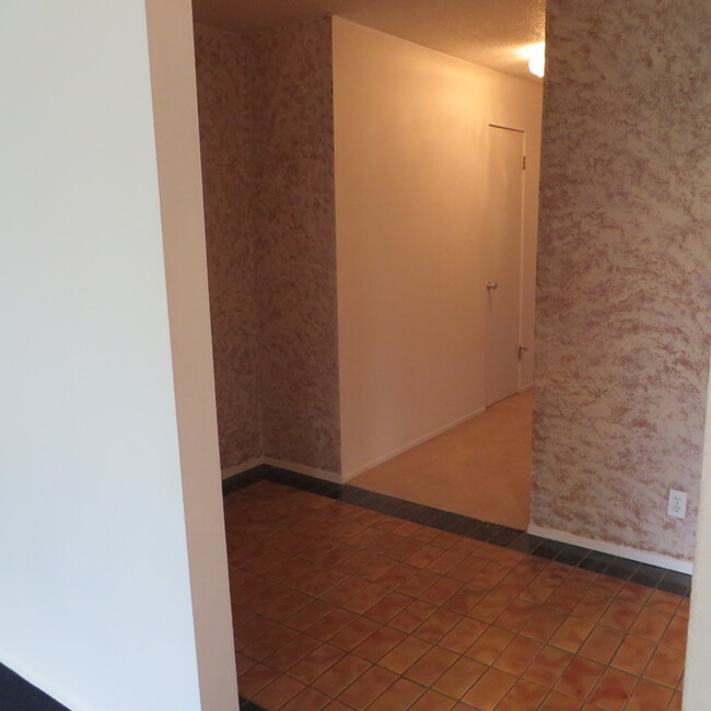 Building Photo - 1425 S Puget Dr