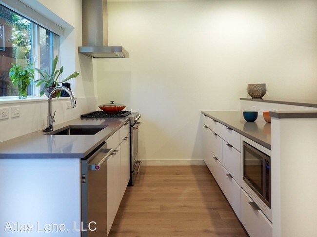 Building Photo - 3 br, 3 bath House - 450 Ridge St NW Unit B