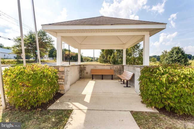 Foto del edificio - 584 Burr Oak Ct