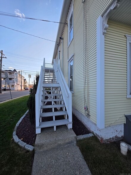 Building Photo - 110 Main St