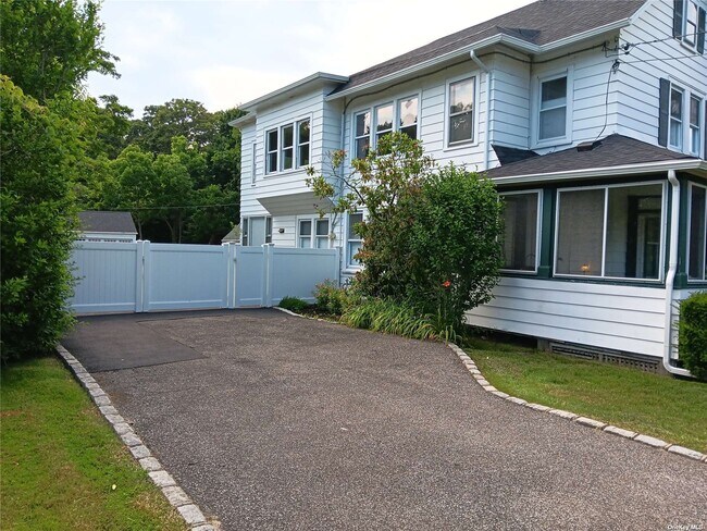 Foto del edificio - 218 Bayport Ave