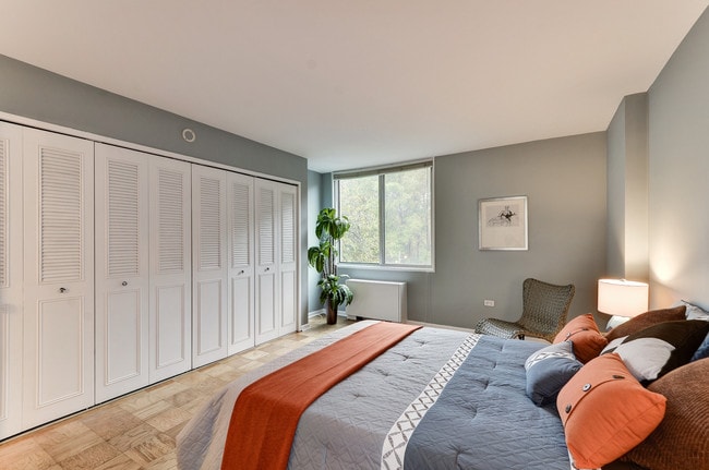 Large BR with Park Views - 2939 Van Ness St NW