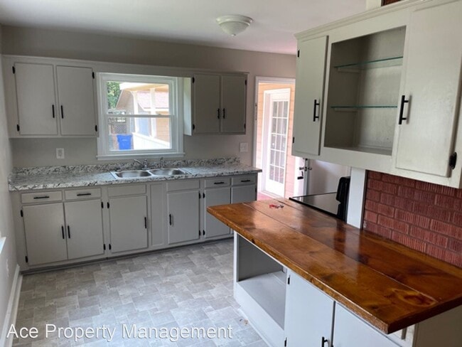 Building Photo - 3 br, 2 bath House - 606 Roxie Avenue