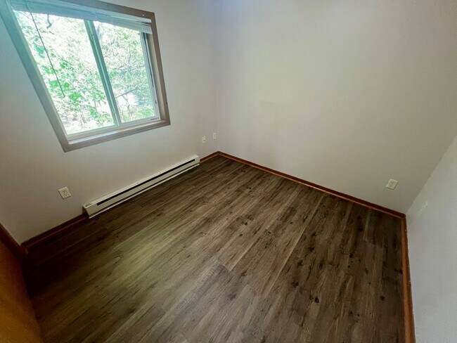 Foto del edificio - 3304-3306 Fenwick Avenue