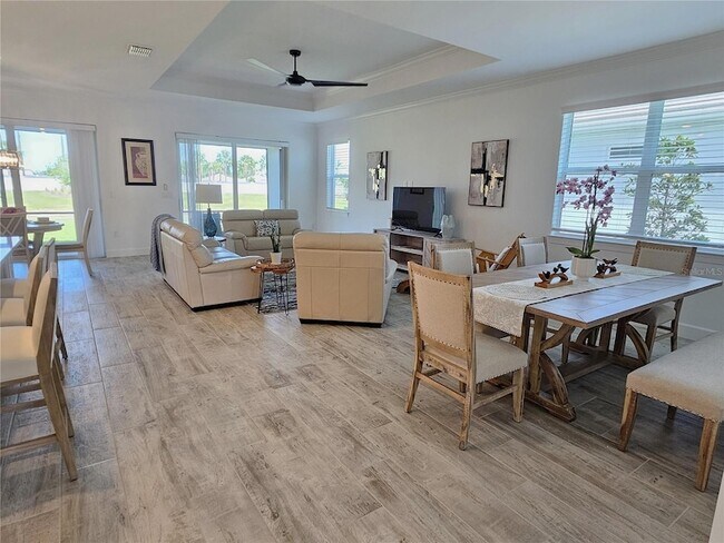 Foto del edificio - 17925 Nadine Pl