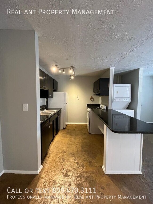 Foto del edificio - 468 N. Limestone-10