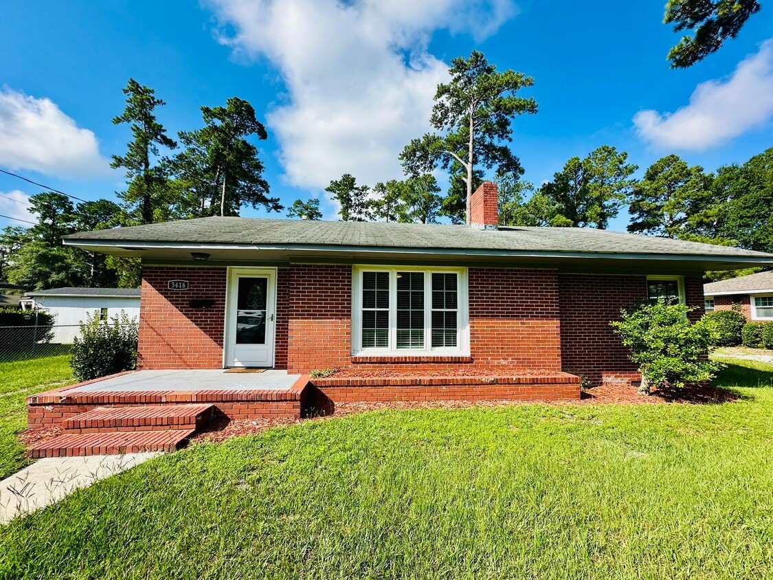 Primary Photo - WILSHIRE BLVD - 3 Bedroom + Flex Space - minutes to UNCW!