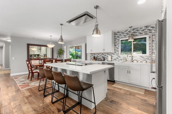 Foto del edificio - 3000 Azahar St