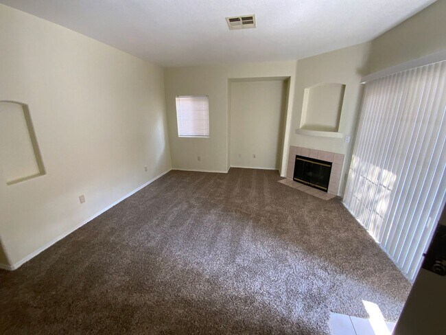 Foto del edificio - HCVP CONSIDERED**GATED COMMUNITY NEAR NELLIS AIR FORCE BASE!