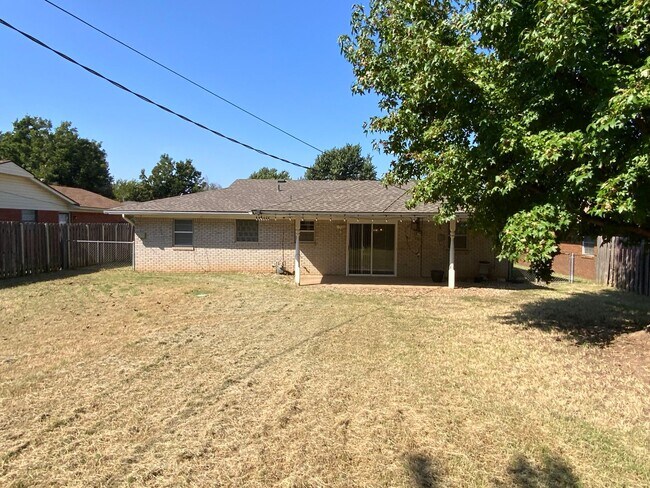 Building Photo - Coming Soon - Yukon 3 bedroom 1 bath