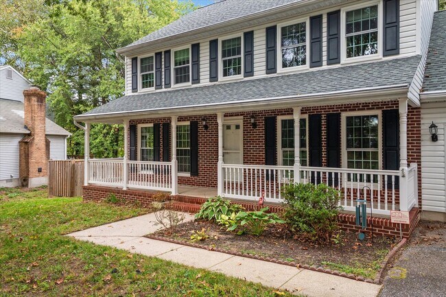 Building Photo - Charming Colonial in Elmhurst Station