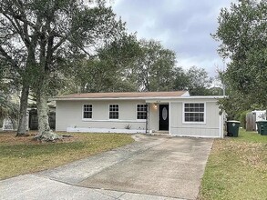 Building Photo - 4028 Loys Dr