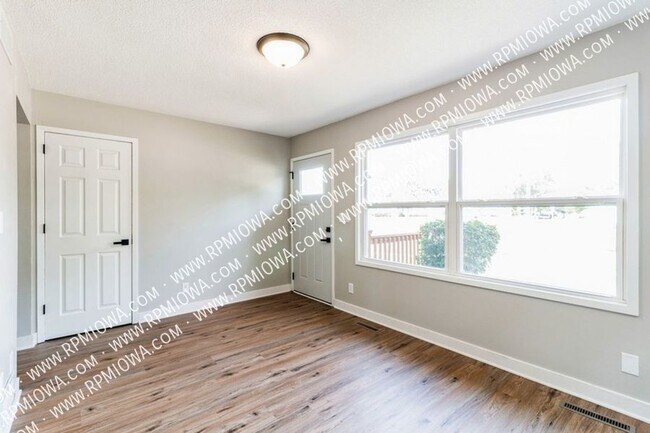Foto del edificio - 1533 Ridgewood Ave