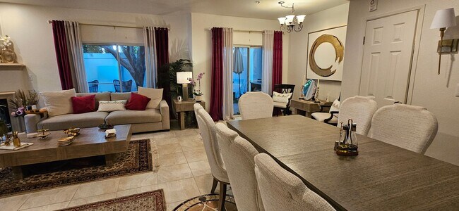 Building Photo - Charming 3-Bedroom Townhome in Prime Pasad...