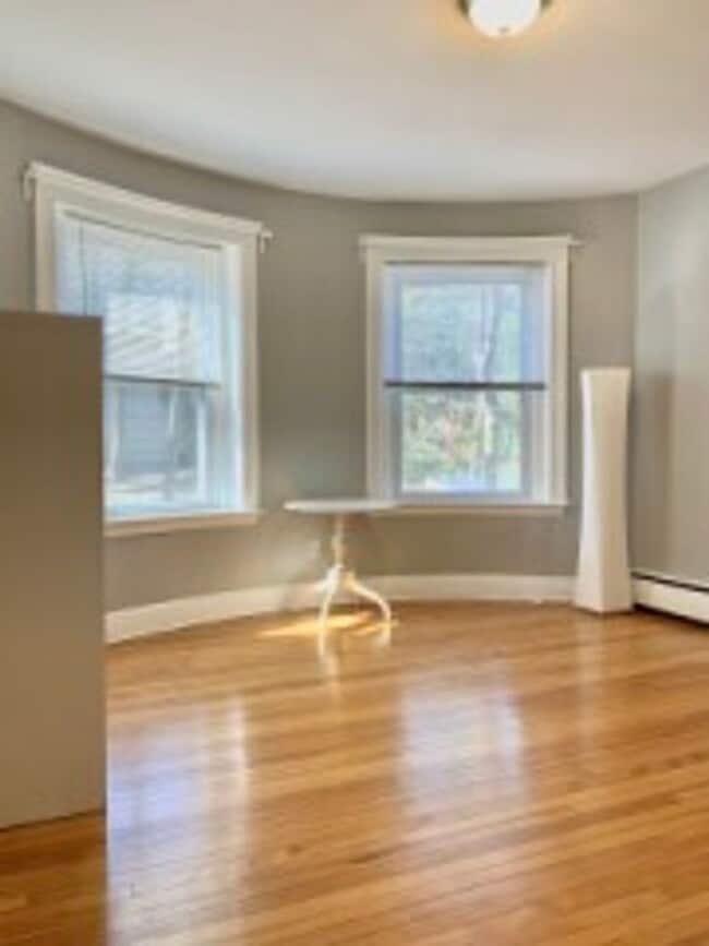 Foto del edificio - Renovated Brookline / Washington Square 2 Bed on Winthrop Rd for September 1st.  NO FEE