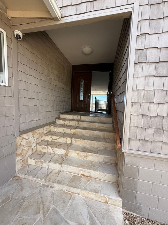 Photo - Luxury Hillside Home with Panoramic Kahala Beach Views – $8,500/month