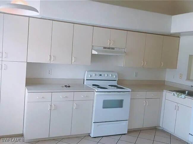 Foto del edificio - 912 Cape Coral Pkwy W