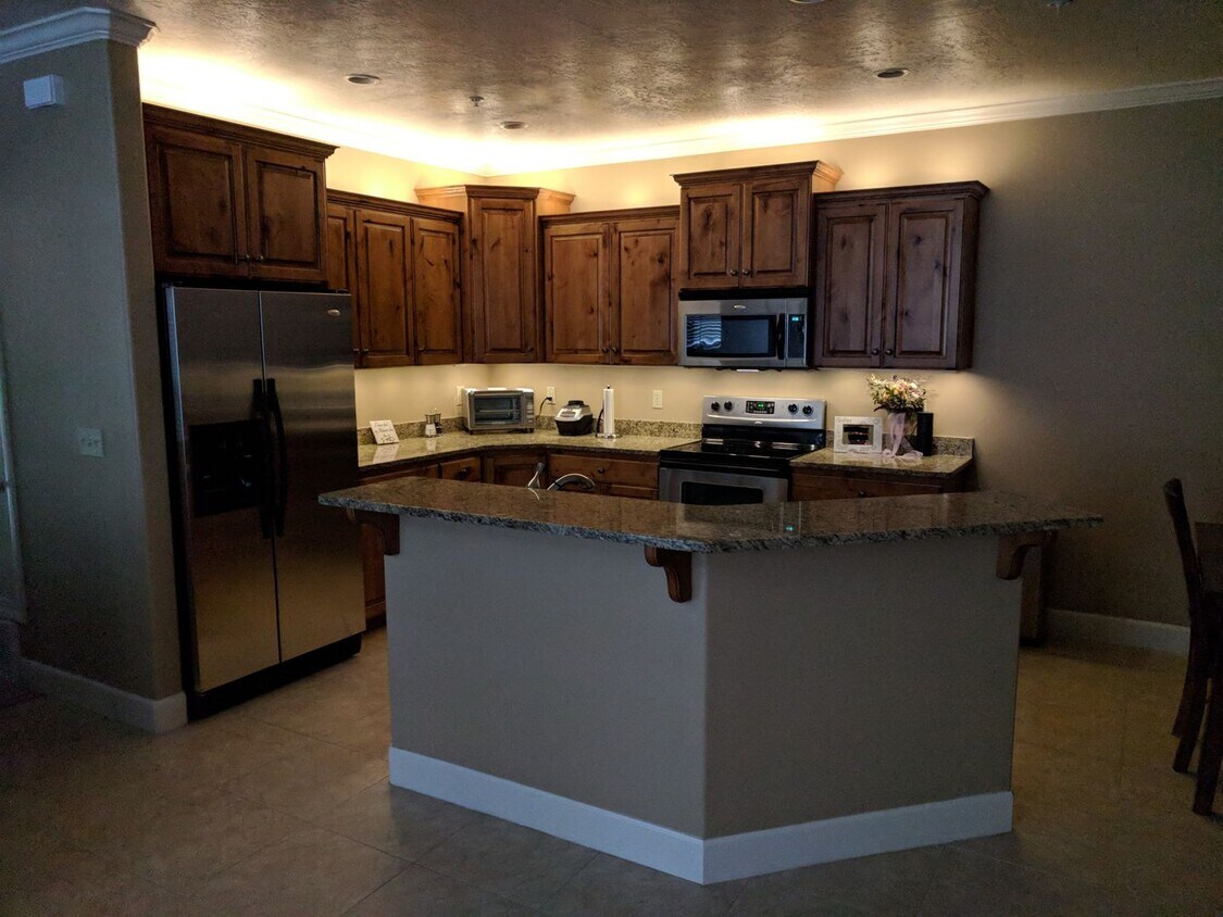 Building Photo - Italian Villages | 3-Bedroom Naples