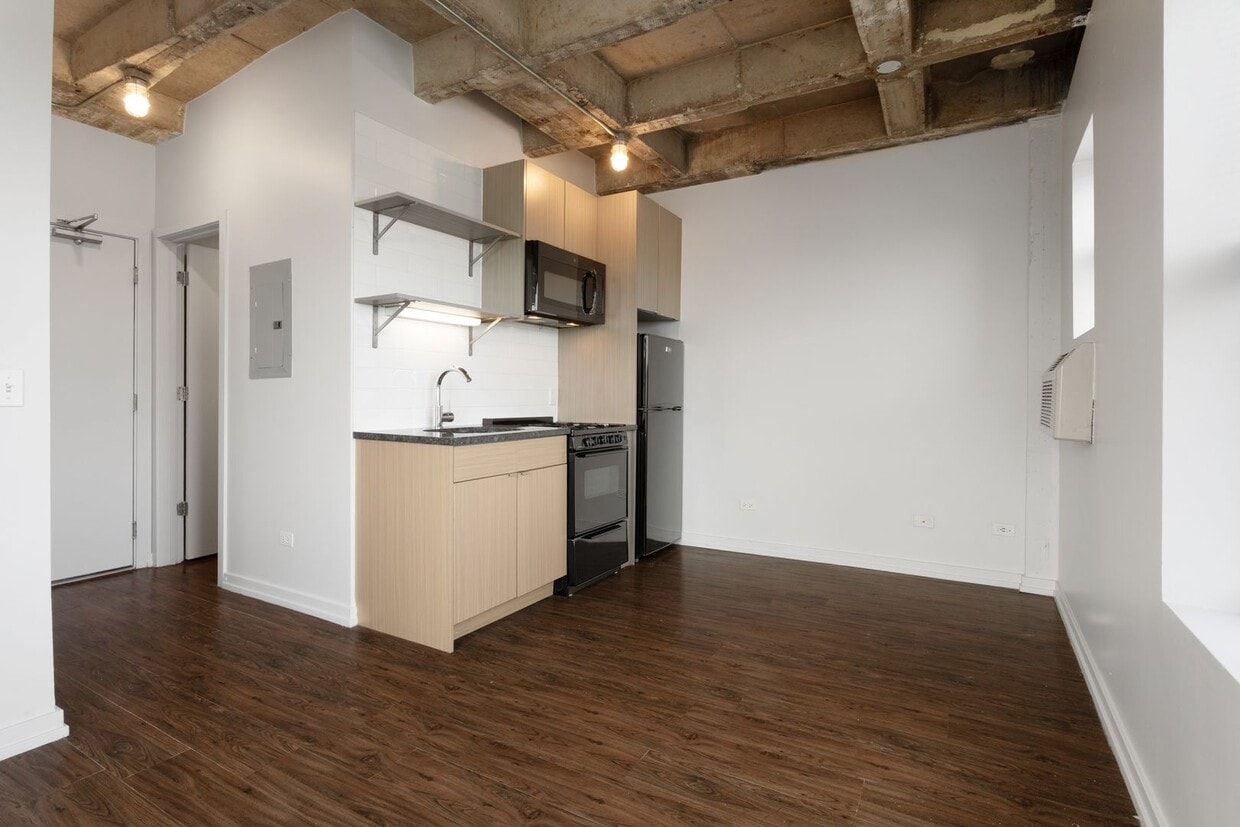 Primary Photo - 4549 N Malden St