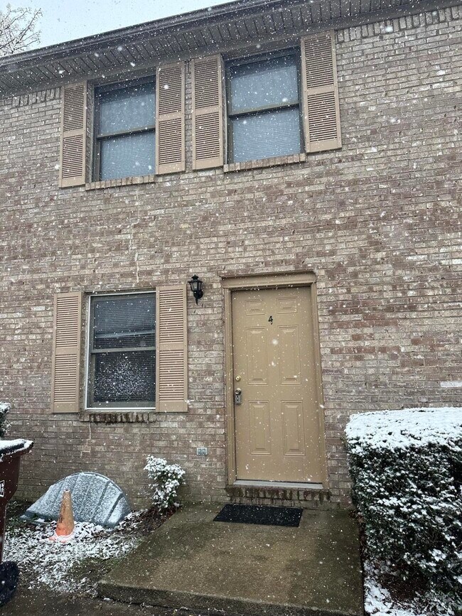 Building Photo - 200 McDaniel Ave