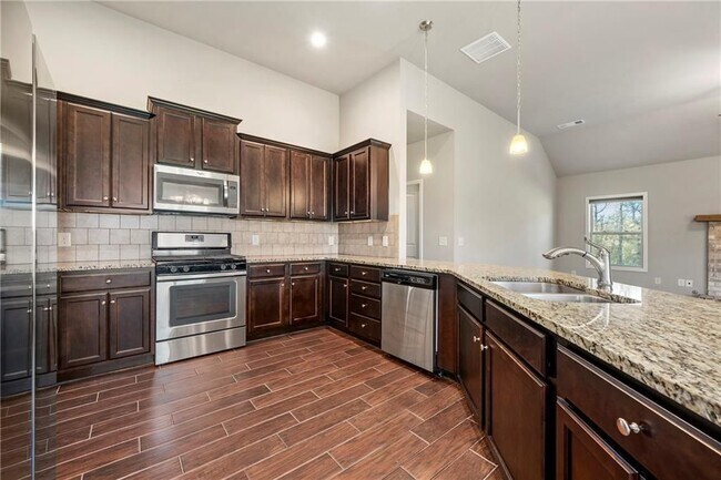Building Photo - 540 Brookside Ln