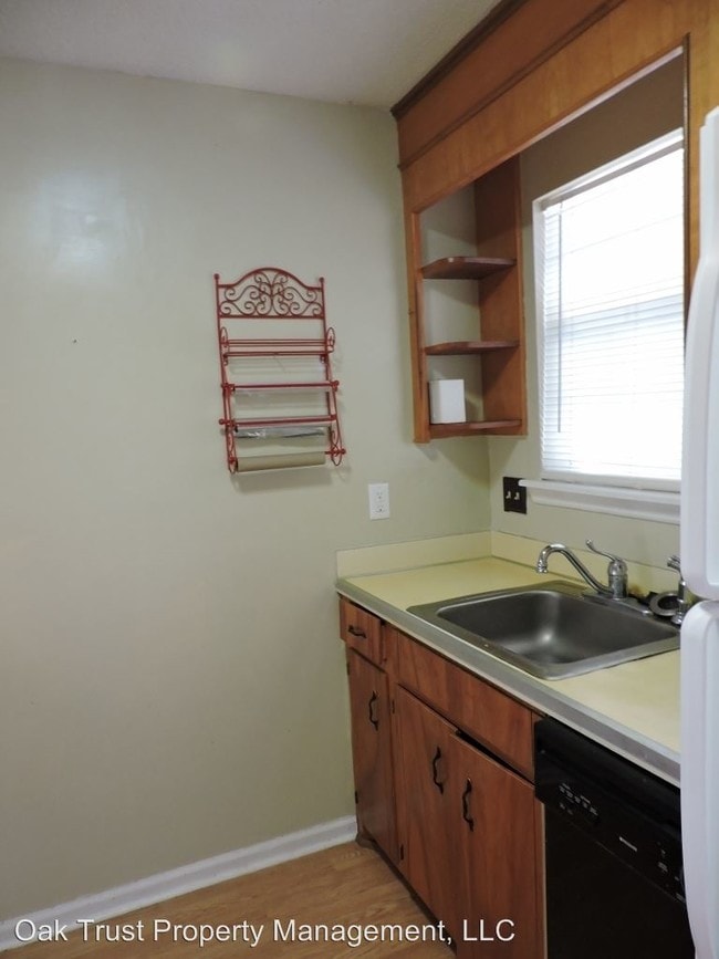 Building Photo - 100 Langley Dr